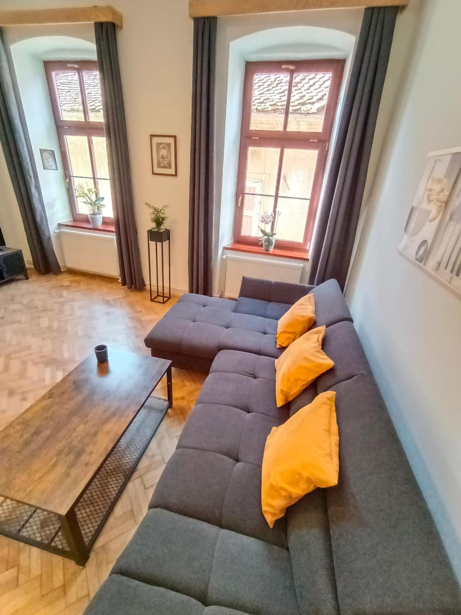 Pif Hirscher Apartment