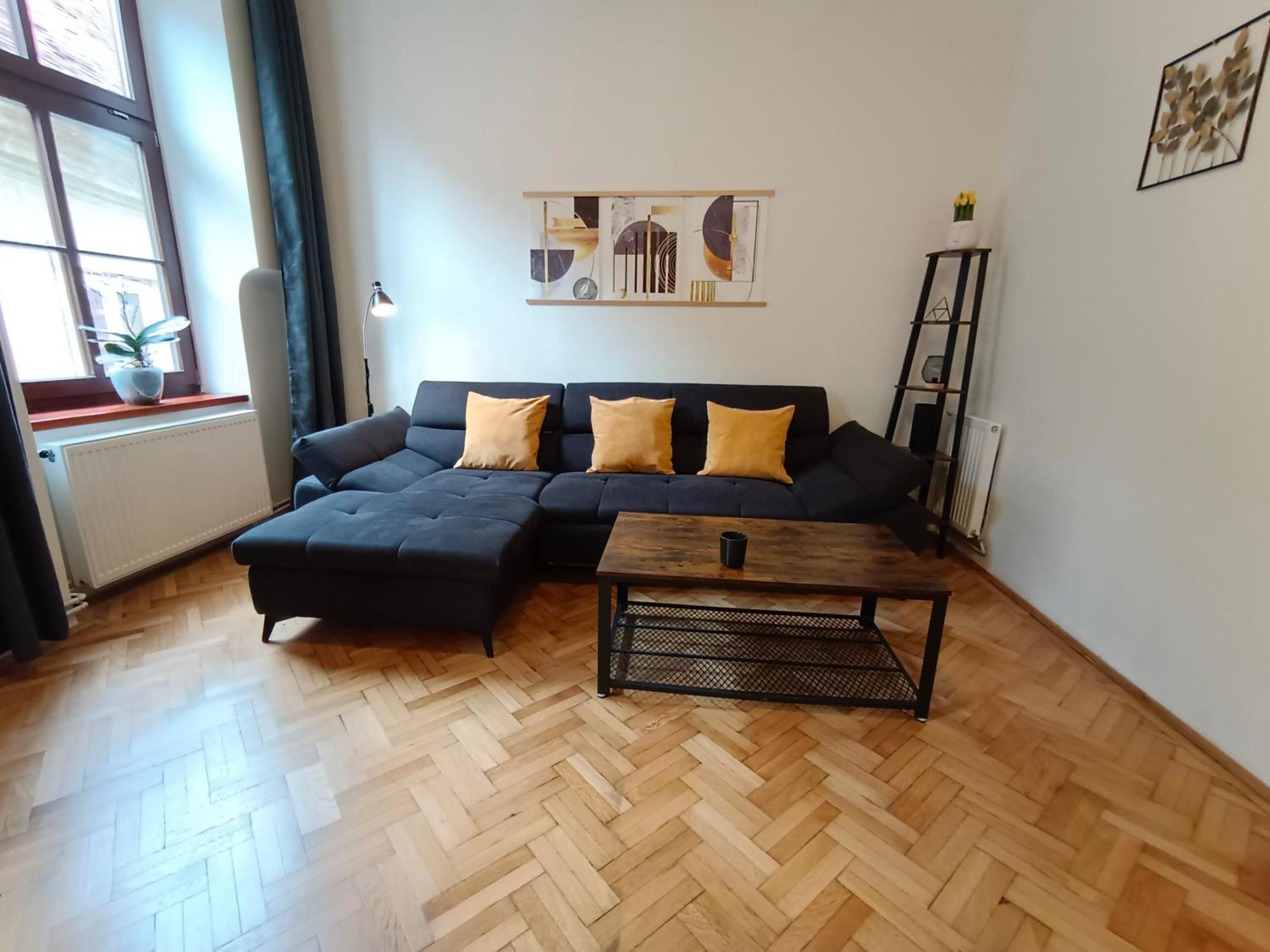 Pif Hirscher Apartment *